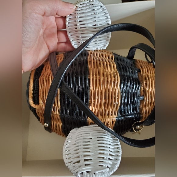 K♠️BUMBLE BEE WICKER PURSE - Picture 10 of 14